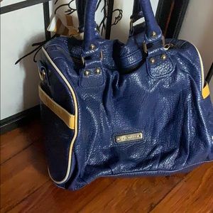 A Steve Madden purse